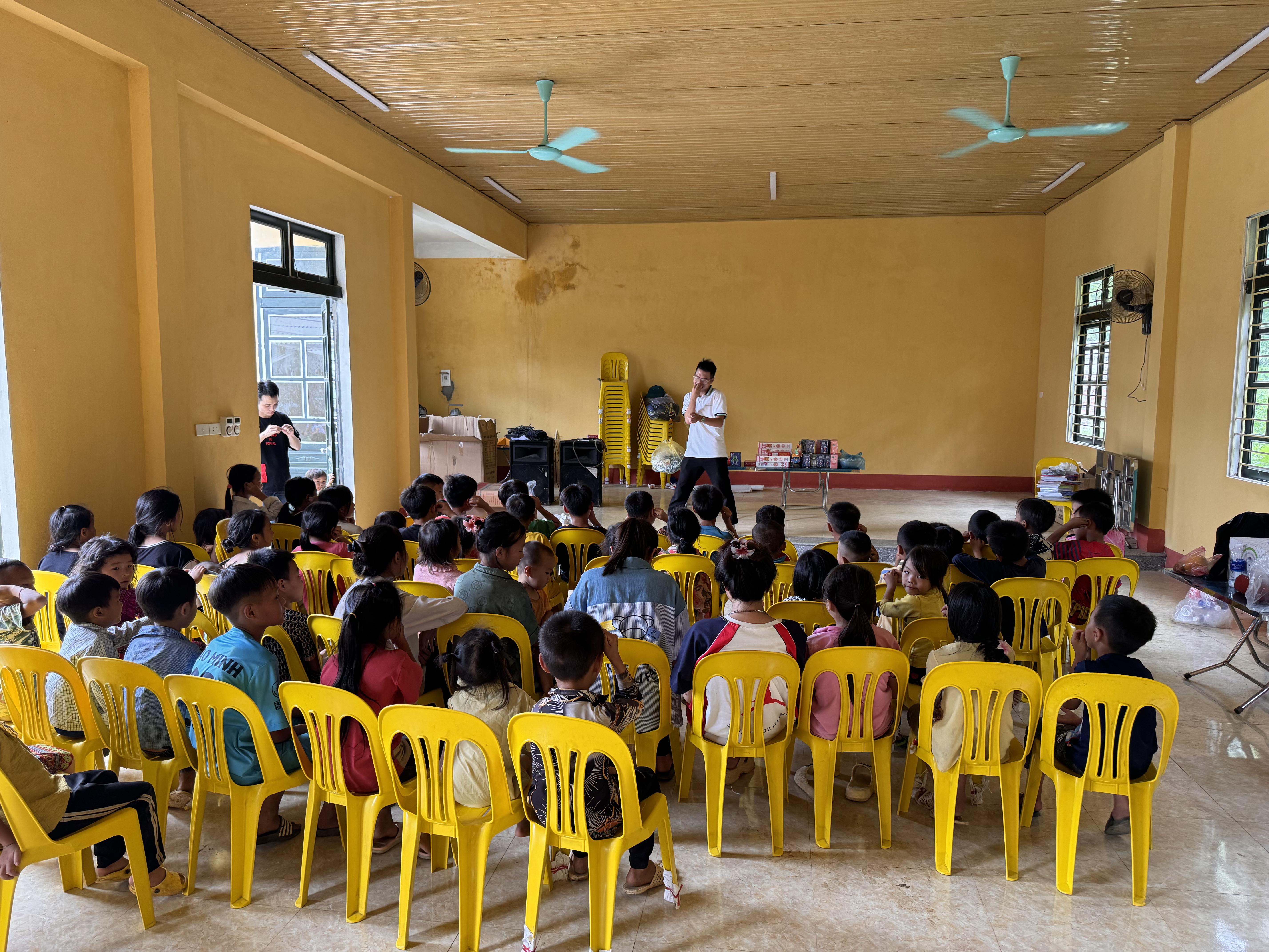 Tram Tau Day 1 - painting with kids